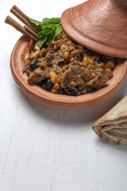 Geleneksel Fas kuzu eti etiketi