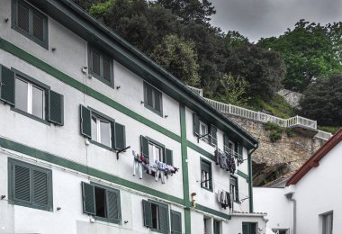 Bulutlu bir günde Bask Bölgesi 'nde San Sebastian Mimarlık ve Binaları