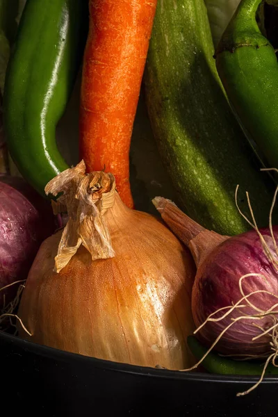Berbagai Macam Sayuran Segar Dengan Latar Belakang Gelap Makanan Sehat — Stok Foto