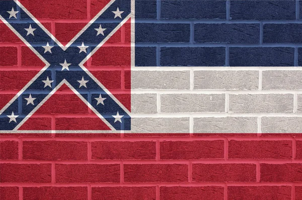 ミシシッピ州の旗がレンガの壁に描かれた — ストック写真