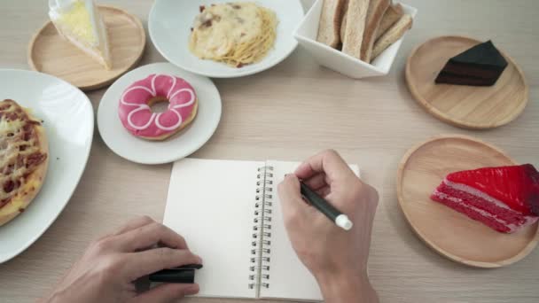 Pojem Tuk Problém Pro Dietu Muž Zhubne Napíše Její Zápisník — Stock video