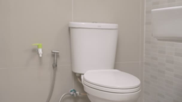 Diarree Maag Gezondheidsprobleem Concept Volwassen Man Gaat Naar Het Toilet — Stockvideo