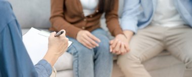 Psikolog ya da psikiyatrist tedavi kayıtları ve psikiyatri hastanesinde kaybolmuş bir çiftin terapisi. Hastalarda depresyon, stres ve randevu belirtileri var. Akıl sağlığı, akıl hastalığı.