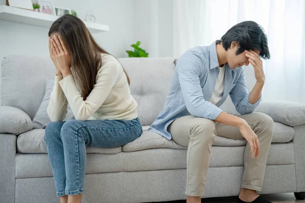 Rozwód Kobiety Mężczyźni Czują Się Sfrustrowani Znudzeni Zestresowani Zdenerwowani Drażliwi — Zdjęcie stockowe