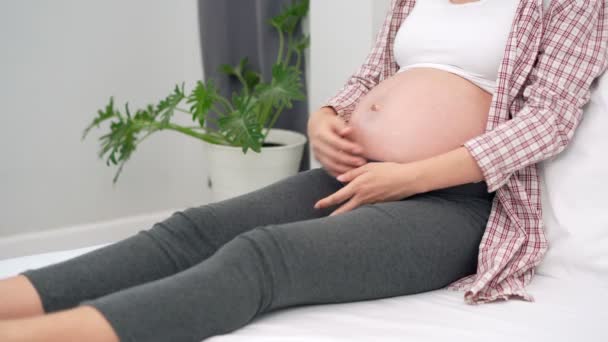 Terhes Nőknek Görcsök Vannak Lábukban Masszázs Hogy Csökkentsék Fájdalmat Görcsök — Stock videók