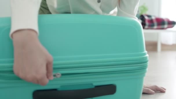 Concetto Area Libera Borsa Mantenere Viaggiare Una Donna Che Apre — Video Stock