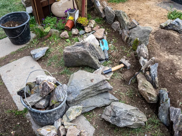 Construção Uma Parede Pedra Natural Jardim — Fotografia de Stock