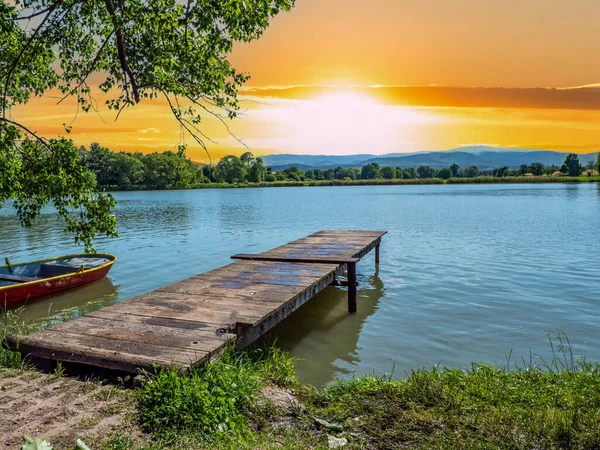 Steg Mit Einem See Sonnenuntergang — Stockfoto