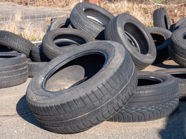 Pneumatici Vecchi Ambiente Riciclaggio — Foto Stock