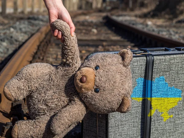 Bambini Fuga Dallo Sfondo Della Guerra — Foto Stock