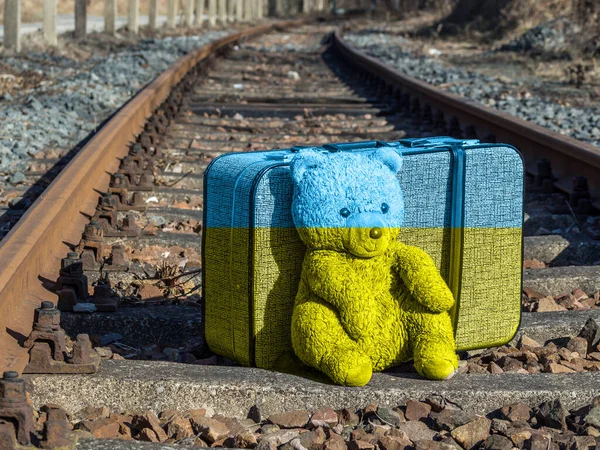 Suitcase Bear Rails Ukraine Flag — Stock Photo, Image