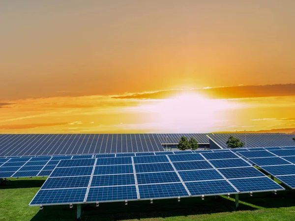 Solarpark Ökologie Sonnenaufgang Solarmodul — Stockfoto