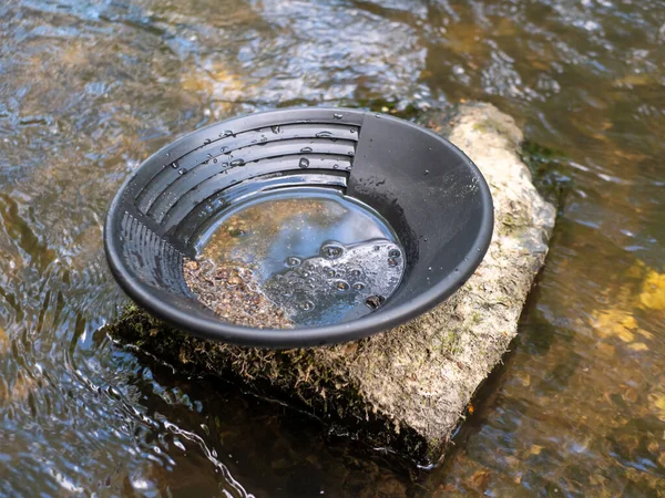 Gold pan for washing gold