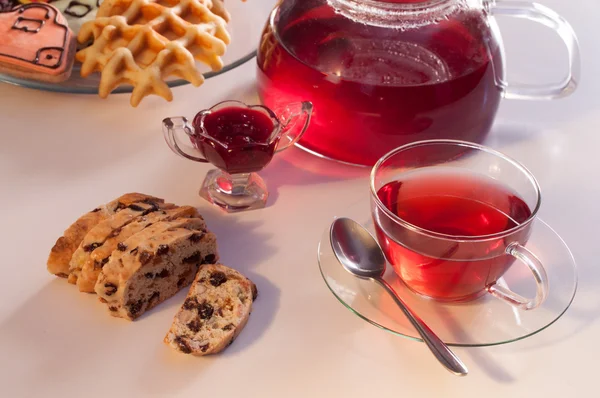 çiçek çay üzümlü kurabiye ve Ahududu reçeli