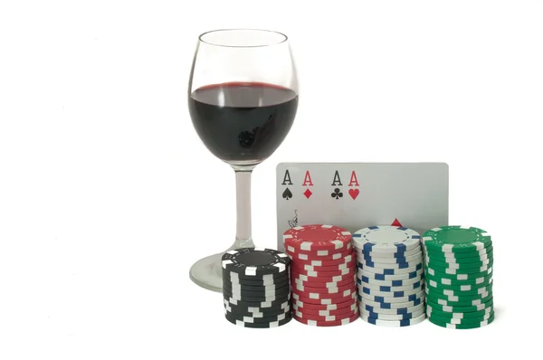 Copo de vinho, poker, royal flush e fichas de jogo — Fotografia de Stock