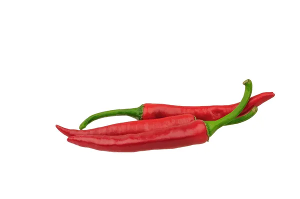 Rode chilipepers geïsoleerd op wit — Stockfoto