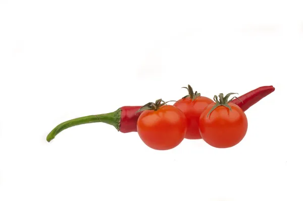 Rode chili peper en u cherry tomaten samenstelling — Stockfoto