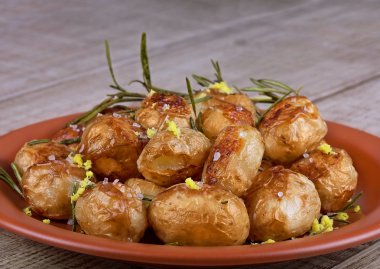 limon kabuğu ile fırında patates