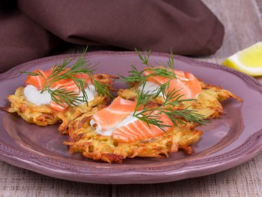 krem sos ile somon ile altın patates börek