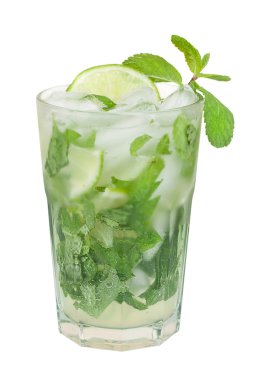 Beyaz bir arka plan üzerinde izole mojito