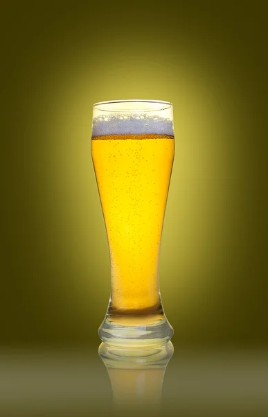 Bardak bira izole — Stok fotoğraf
