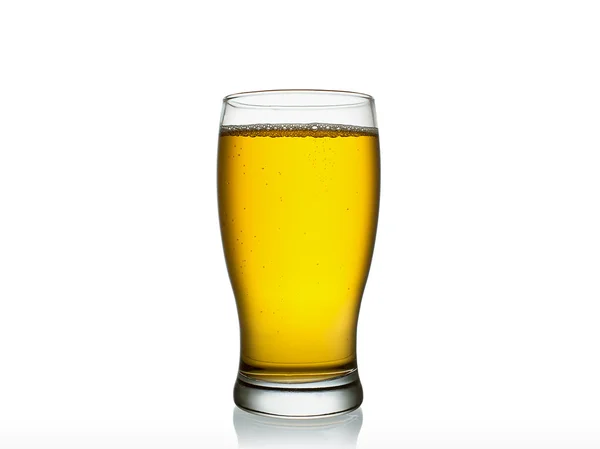 Склянка пива ізольована — стокове фото