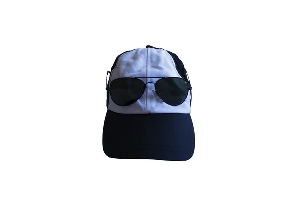 Gorra y gafas sobre fondo blanco —  Fotos de Stock