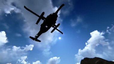 Dağların üzerinden uçan helikopter