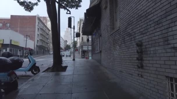 Caminata en la calle Misión de San Francisco Área Problemática Drogas sin hogar — Vídeos de Stock