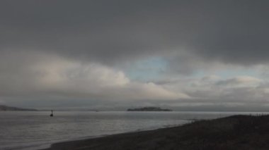 San Francisco Körfez Bölgesi 'ne uzaklıktaki Alcatraz Adası Cezaevi 4K video çekimlerinde çekildi.