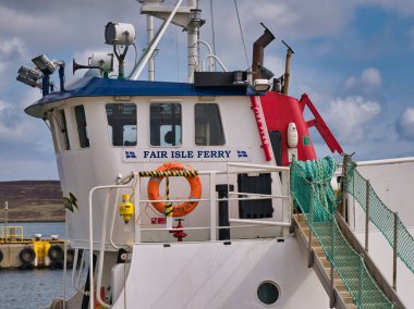 Fair Island feribotunun kaptan köşkü İyi Çoban IV Lerwick, Shetland, İngiltere 'de demirlemişti. Sakin, güneşli bir baharda çekildi..
