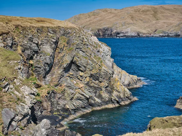 Inclined Rock Strata Ness Sandvoe Northmavine Shetland Taken Sunny Day — Foto de Stock