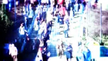 büyük şehirde insanlar kalabalık