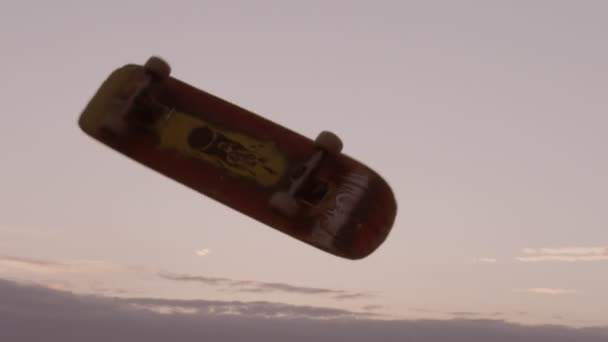 Street skateboard. Slow motion — Stock Video