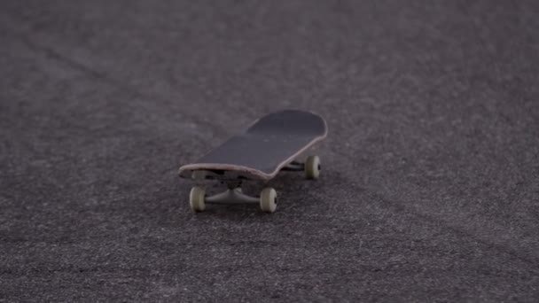Уличный скейтборд — стоковое видео