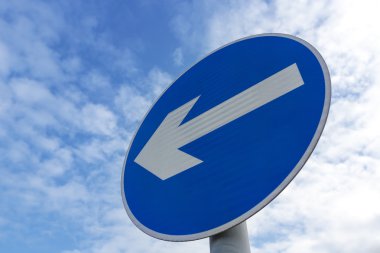 sola dönüş işareti