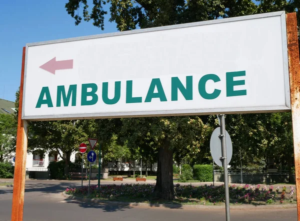 Ambulance Arrow Sign Street Hospital — Stockfoto