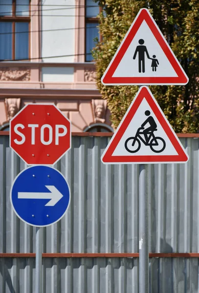 Road Signs Next Metal Fence — Stock Photo, Image