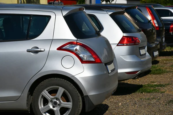 Coches Fila Estacionamiento — Foto de Stock