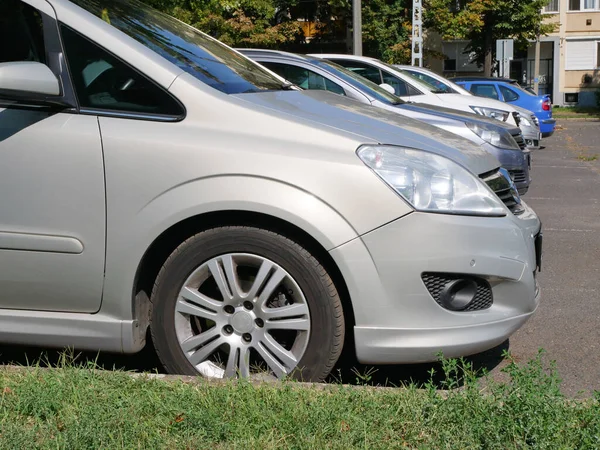 Autos Auf Dem Parkplatz — Stockfoto