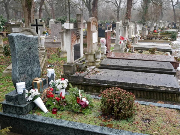 Grabsteine Auf Dem Öffentlichen Friedhof — Stockfoto