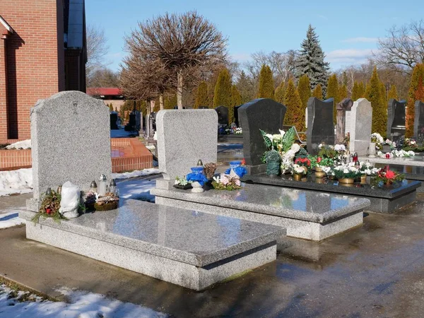 Grabsteine Auf Dem Öffentlichen Friedhof — Stockfoto