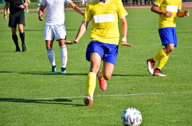Futbol oyuncuları yaz zamanı iş başında