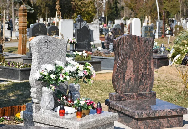 Halk Mezarlığındaki Mezar Taşları — Stok fotoğraf
