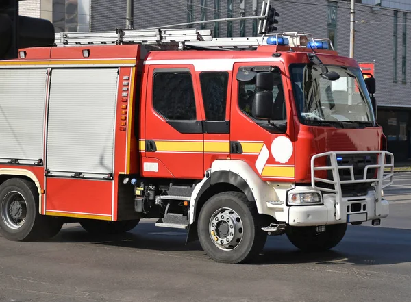 Camion Pompiers Dans Rue Ville — Photo