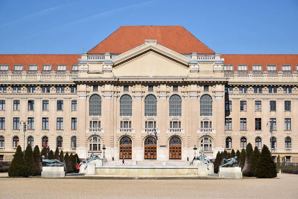Budynek Uniwersytetu Debreczynie Węgry — Zdjęcie stockowe