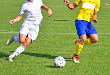 Futbol oyuncuları yaz zamanı iş başında