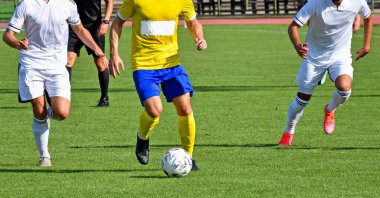 Futbol oyuncuları yaz zamanı iş başında