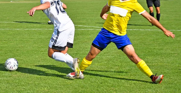 Futbol oyuncuları yaz zamanı iş başında