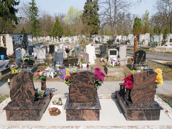 Надгробия Общественном Кладбище — стоковое фото